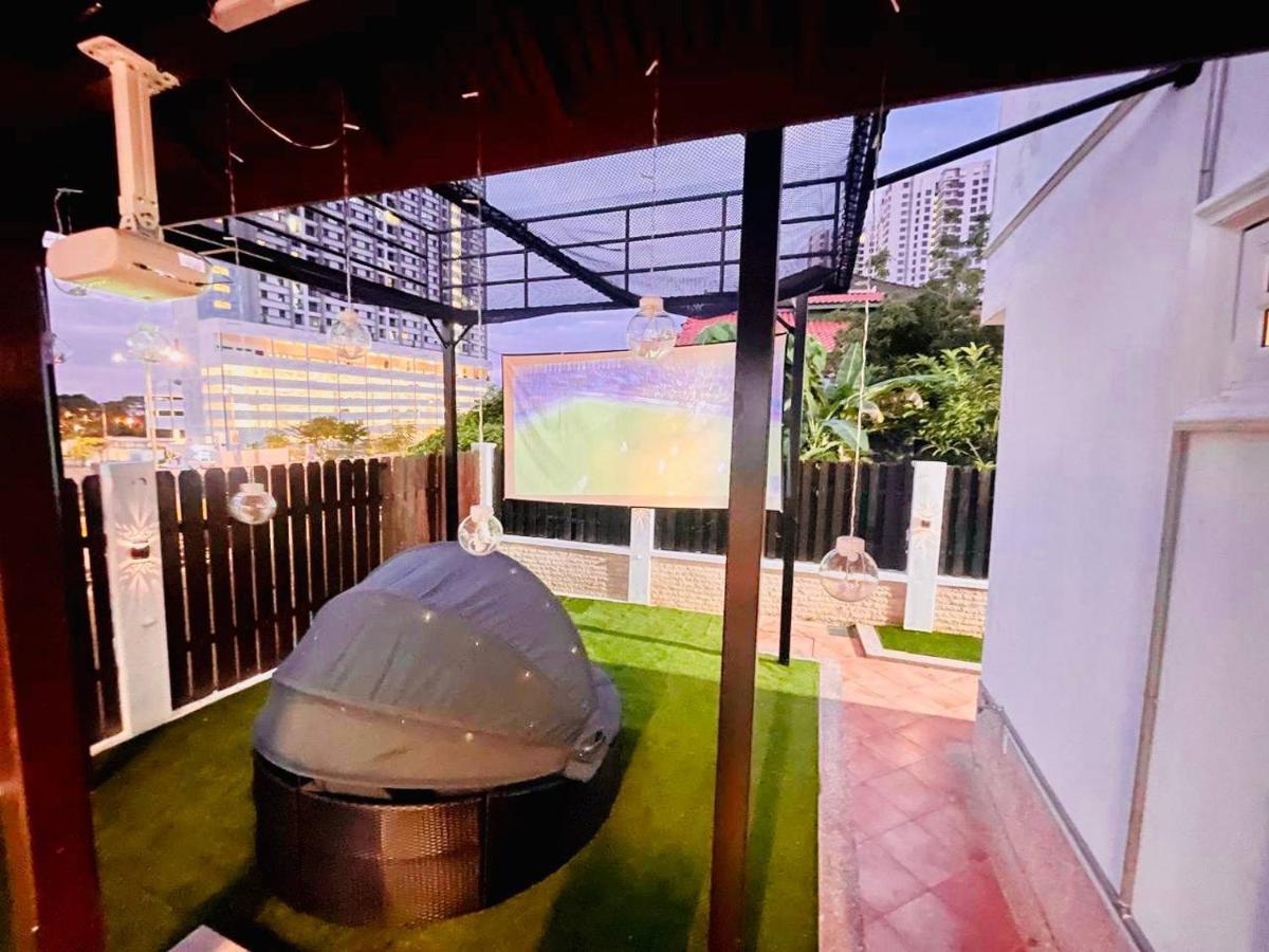 Trendy Family Getaway By Stayco - Mini-Pool, Outdoor Cinema, Air Loft, Ps4, Ktv - Just 2 Mins To Beach! Batu Feringgi Exterior foto